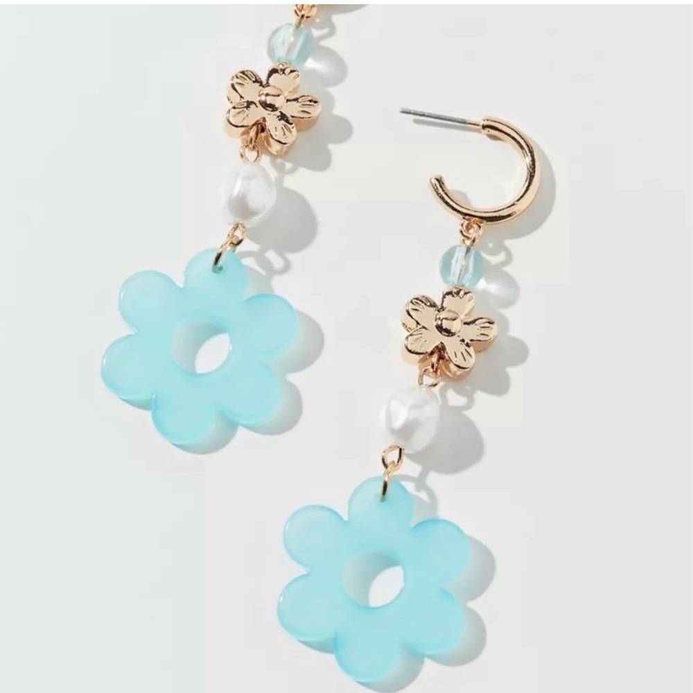 NWT Urban Outfitters Isabella Flower Drop Hoop Earrings
